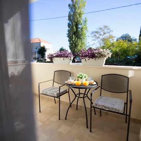 Apartment Iris Kaštela