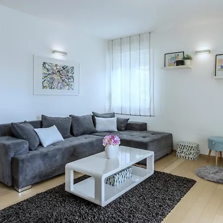 Apartment Iris Kaštela